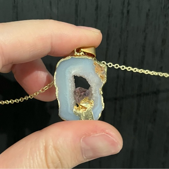 Electroplated Gold Agate with Phantom Amethyst Necklace - Picture 4 of 5